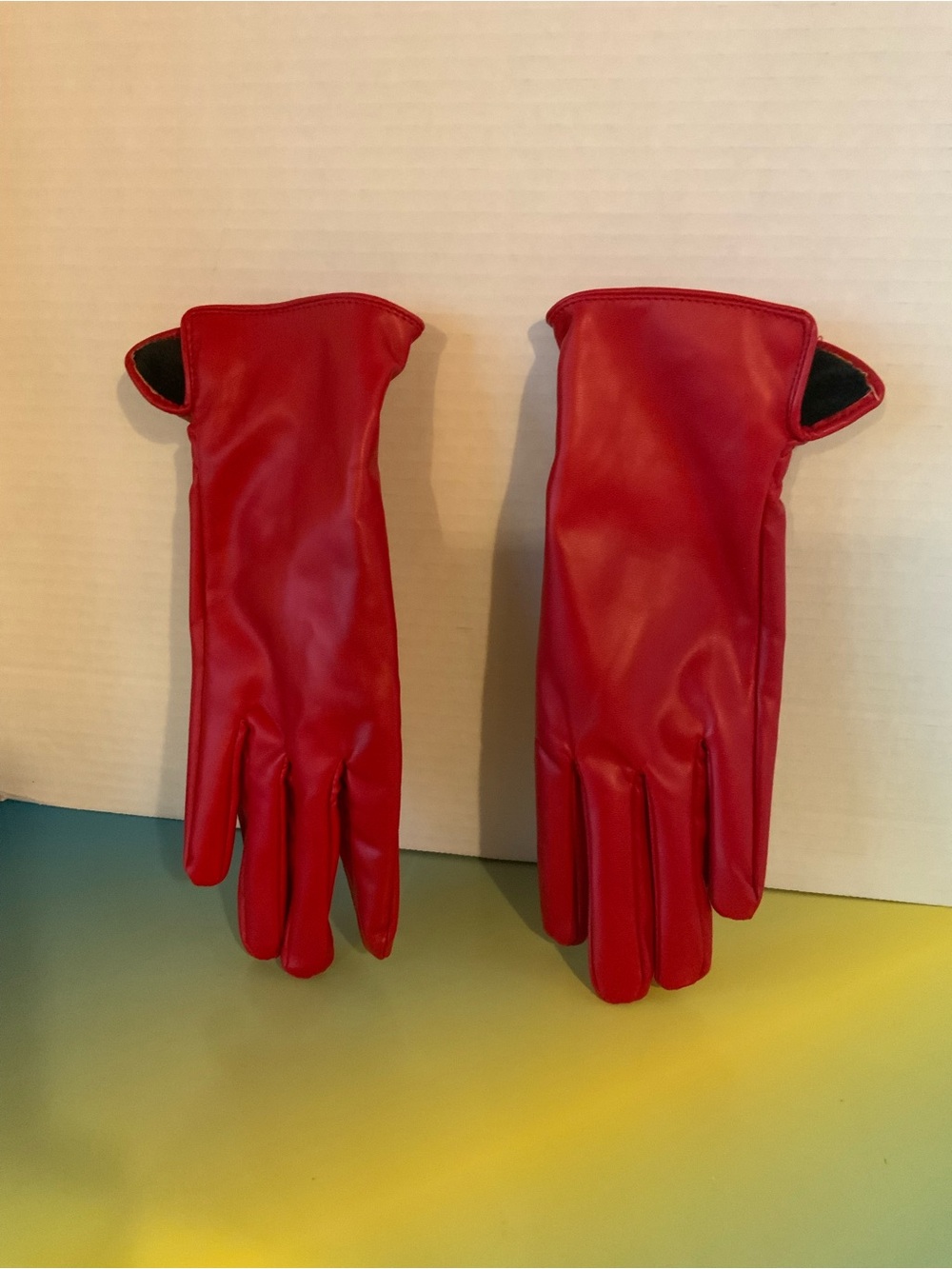 Vibrant wrist-length leather gloves